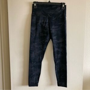 Titan High Rise Leggings Black Camo | Size 8 | Good Condition